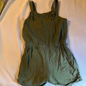Old navy size 6-7 girls romper.